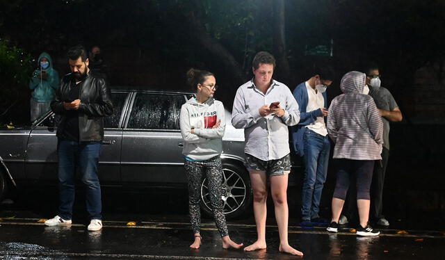 Personas permanecen fuera de sus casas luego del terremoto en la Ciudad de México. Foto: AFP Personas permanecen fuera de sus casas luego del terremoto en la Ciudad de México. Foto: AFP