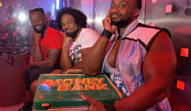 Big E, Xavier Woods y Kofi Kingston antes de que se canjeara el maletín de Money in the Bank. Foto: WWE