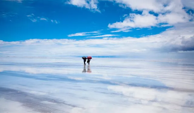 El Salar de Uyuni ofrece vistas increíbles, sobre todo durante la temporada de lluvias cuando simula un gran espejo. Foto: National Geographic