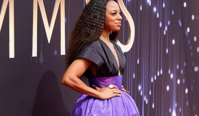 Nischelle Turner lució un vestido de colores negro y morado con un escote bastante discreto. Foto: televisionacad