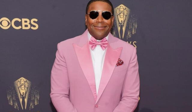 Kenan Thompson se robó las miradas por con un vistoso atuendo rosado. Foto: televisionacad