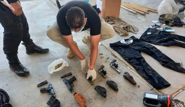 Se incautó armas de fuego y otros objetos. Foto: PNP