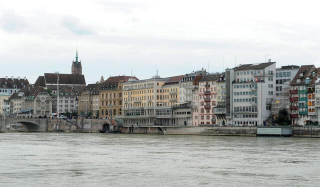Basilea, ubicada a orillas del Rín, es una de las ciudades más escénicas de Suiza. Foto: AFP
