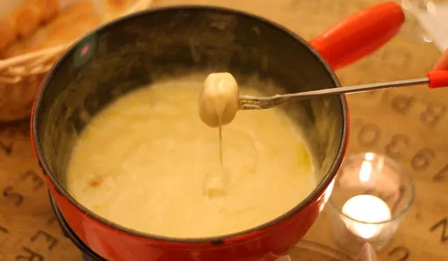 El fondue es quizá el plato más conocido de la gastronomía suiza. Foto: Flickr