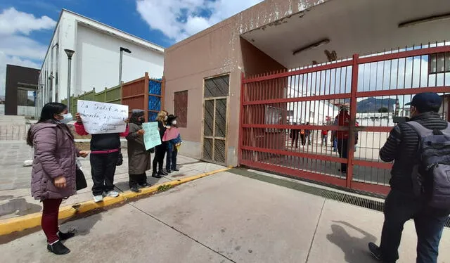 Cusco: congresistas Ugarte y Aragón inspeccionaron hospital Antonio Lorena