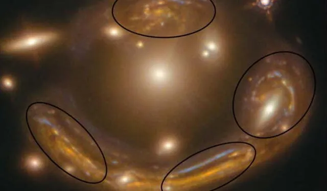 Las cuatro imágenes de la galaxia detrás del Anillo Fundido. Foto: Díaz-Sánchez et al., ApJ, 2021