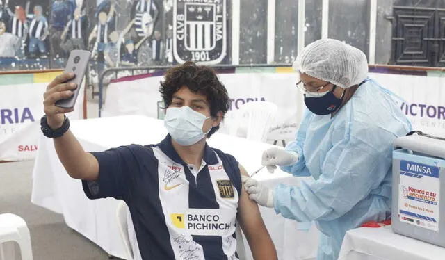 Hincha de Alianza Lima en el "Clásico del Vacunafest" Foto: Carlos Felix/GLR