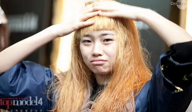 Jung Ho Yeon cuando le decoloraron el cabello y le crearon un flequillo en Korea's Next Top Model. Foto: OnStyle