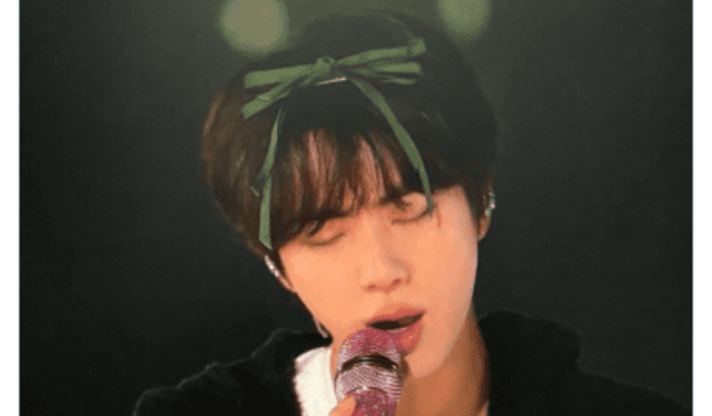 Reacción de ARMY a Jin con listón verde en concierto online. Foto: captura/Twitter