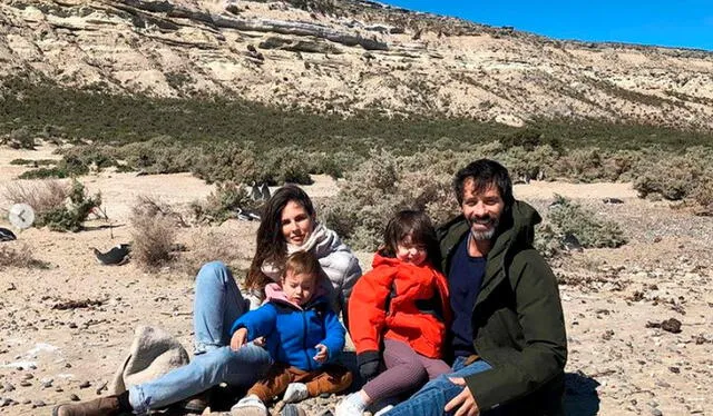 Juan Pablo, Ana y sus hijos Matilda y Elías. Foto: Instagram/@jpshuk