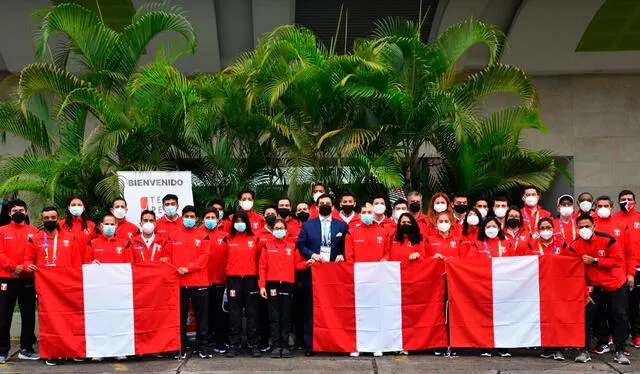 Foto oficial de la delegación peruana compuesta por deportistas, técnicos deportivos, equipo médico y dirigentes. Foto: COP