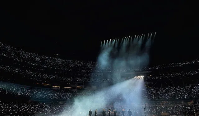 BTS: Sofi Stadium se encendió con las luces de los ARMY bombs. Foto: BIGHIT
