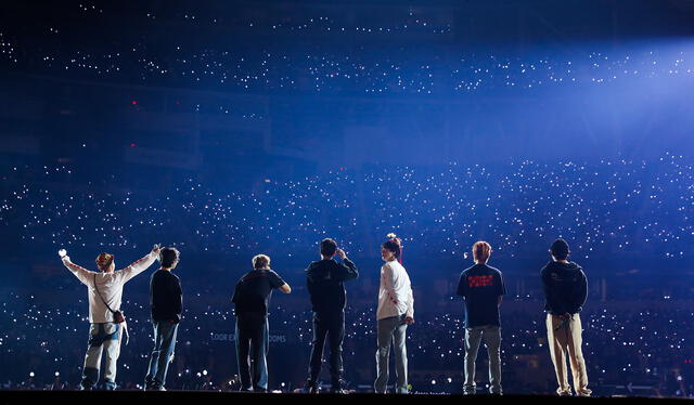 BTS saluda a ARMY en el estadio SoFi de Los Ángeles. Foto: BIGHIT Music