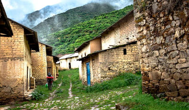 Las casas abandonadas de San Salvador de Pampas le valieron el apodo de 'pueblo fantasma'. Foto: cmpo.eda / Instagram