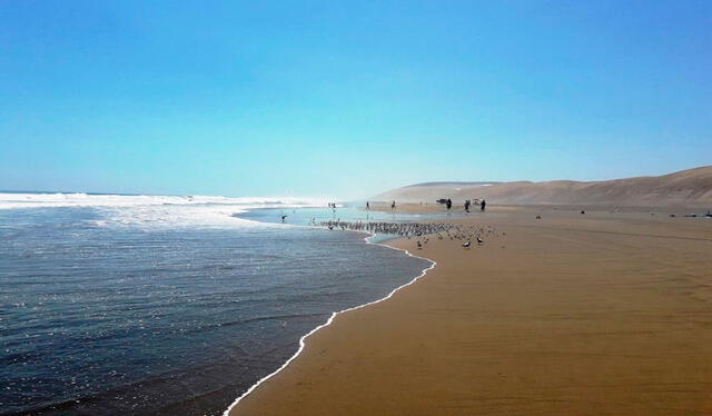 La playa Río Seco ofrece amplios espacios para relajarse y divertirse. Foto: Mario Lopez / Facebook