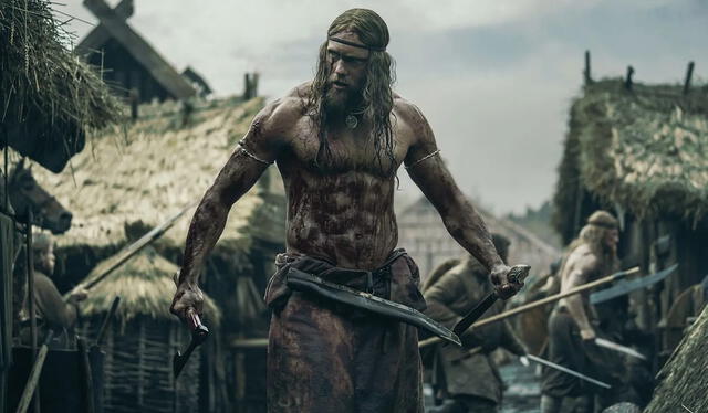 Alexander Skarsgård es el príncipe vikingo Amleth, el protagonista de The Northman. Foto: Focus Features.