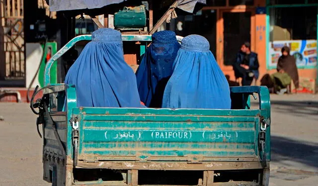 Estas restricciones de los derechos de las afganas ha desencadenado tanto protestas en el país como la condena internacional. Foto: AFP