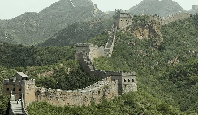 Vista panorámica de la Gran Muralla China, elegida en 2007 como una de las 7 Nuevas Maravillas del Mundo. Foto: EFE   