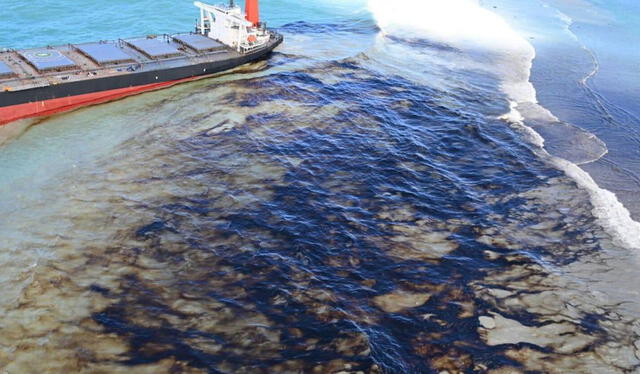 Islas Mauricio luego del derrame de petróleo ocurrido en 2020. Foto: EFE