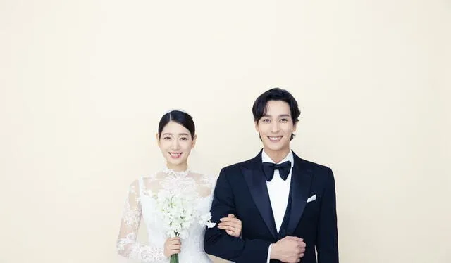 Sesión de fotos de boda de Park Shin Hye y Choi Tae Joon. Foto: SALT