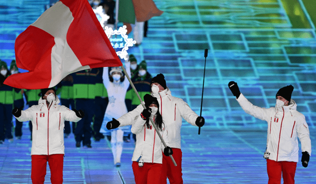 Ornella Oettl fue la abanderada de Perú que encabezó la delegación durante la ceremonia de apertura de los Juegos Olímpicos de Invierno de Beijing 2022. Foto: AFP
