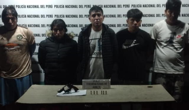 A los detenidos se les encontró un arma de fuego. Foto: PNP