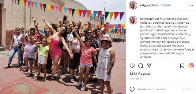 Katy Jara junto al público de Domingos de fiesta. Foto: Katy Jara/ Instagram