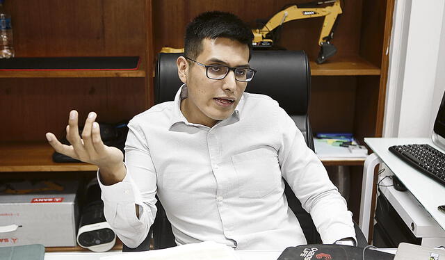 Versión. Roberto Aguilar reclamó por qué no se investiga a empresas chinas de Karelim López. Foto: Marco Cotrina/La República Versión. Roberto Aguilar reclamó por qué no se investiga a empresas chinas de Karelim López. Foto: Marco Cotrina/La República