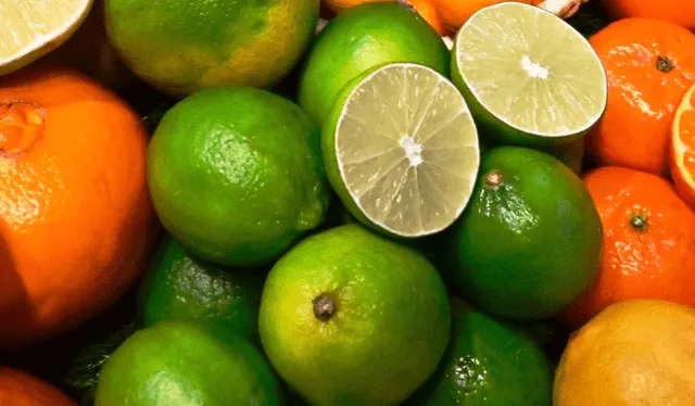 El limón es un producto natural muy efectivo para dejar impecable el horno. Foto: AFP