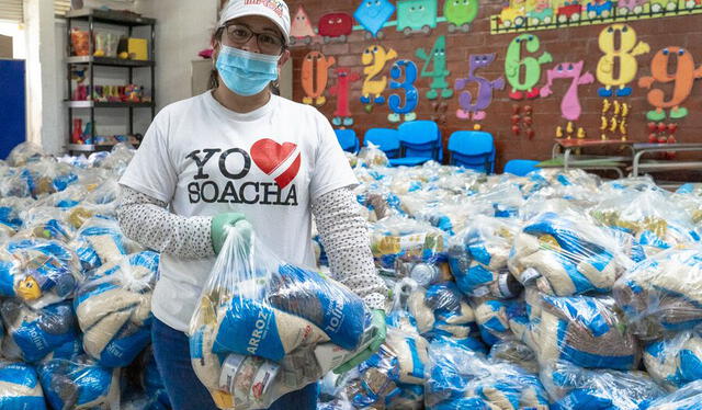 El Programa Mundial de Alimentos de la ONU y World Vision han distribuido canastas de alimentos entre la población local y migrante de Soacha, a las afueras de Bogotá. Foto: WFP/Mathias Roed