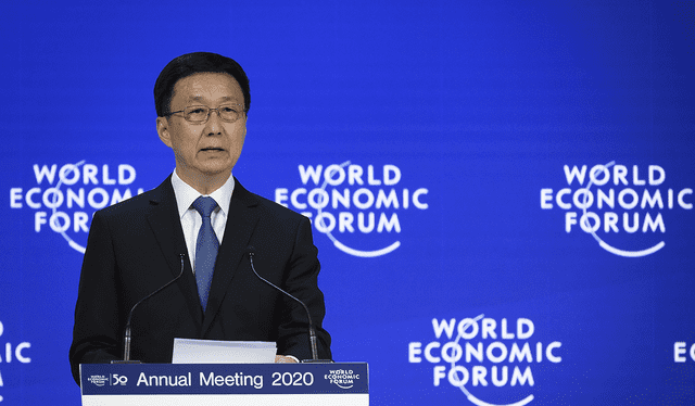 El viceprimer ministro chino, Han Zheng, pronuncia un discurso durante la reunión anual del Foro Económico Mundial (FEM) en Davos, el 21 de enero de 2020. Foto: AFP
