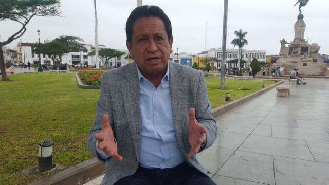 Carlo Bocanegra mencionó que Huanchaco perderá su principal atractivo turístico como es la pesca milenaria en "caballito de totora". Foto: La República Carlo Bocanegra mencionó que Huanchaco perderá su principal atractivo turístico como es la pesca milenaria en "caballito de totora". Foto: La República