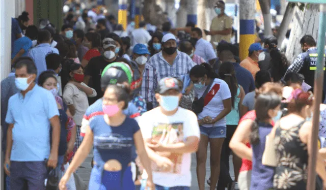 Jimy Agüero, decano del Consejo Regional Octavo del Colegio Médico, enfatizó que la población debe tener conciencia social y seguir cuidándose. Foto: La República