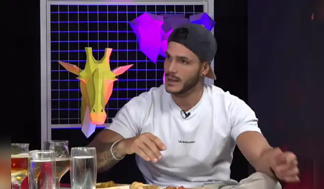 Mario Irivarren trabajó cortando hilos en un talles de costura. Foto: captura YouTube. Mario Irivarren trabajó cortando hilos en un talles de costura. Foto: captura YouTube.
