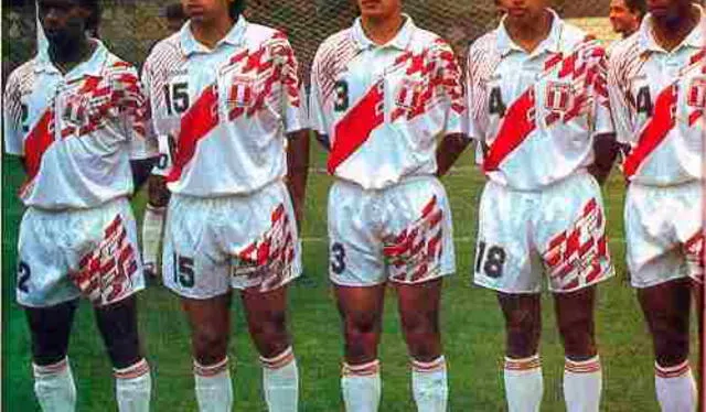 Juan Reynoso y Jorge Soto vistiendo la camiseta de Perú. Foto: Arkiv.