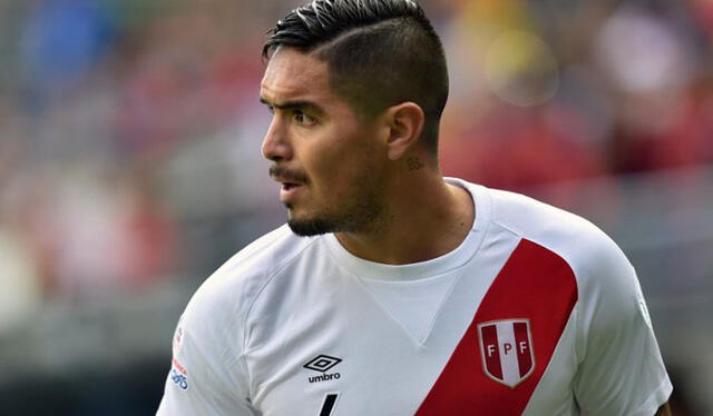 Umbro se encargó de vestir a Perú en proceso de Sergio Markarian y Ricardo Gareca. Foto: AFP.