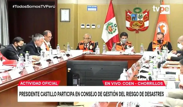 Pedro Castillo junto a sus ministros en la sede del COEN. Foto: Captura TV Perú