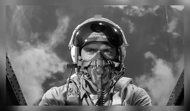 Clint Eastwood en “Tarántula” de 1955. Foto: captura de Twitter Clint Eastwood en “Tarántula” de 1955. Foto: captura de Twitter