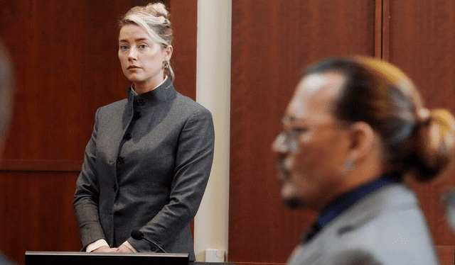 Imagen de Johnny Depp y Amber Heard durante juicio por difamación. Foto: AFP