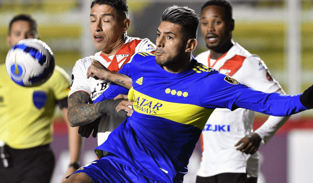 Carlos Zambrano juego junto con Luis Advíncula en Boca Juniors de Argentina. Foto: AFP