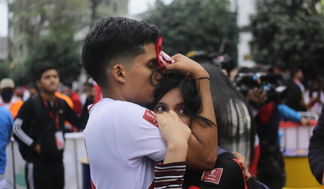 El consuelo ante la eliminación de Perú del Mundial 2022. Fotos: LR/ John Reyes