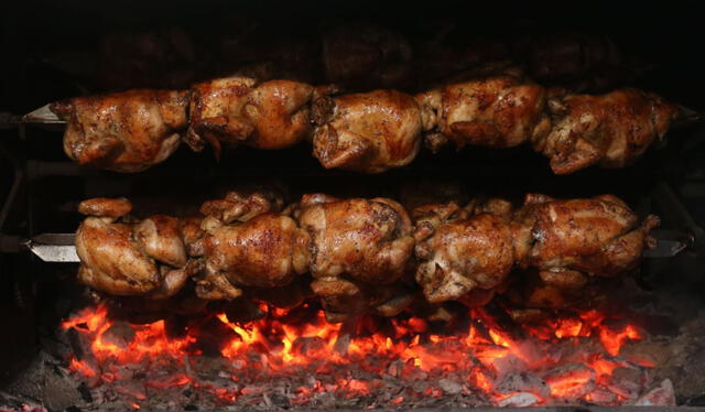 El pollo a la brasa mantiene vigencia de 72 años en el paladar de los peruanos. Foto: ABC