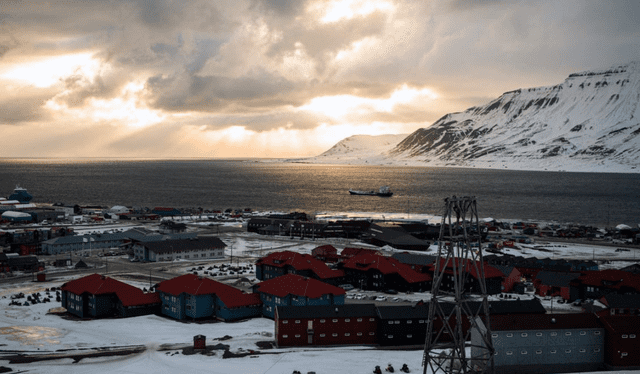 En la ciudad de Svalbard, Longyearbyen, está prohibido que se realicen partos. Foto: AFP