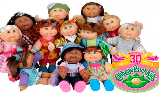 Cartas de Pokemón, Cabbage Patch Kid, Pegalocos, son solo algunos de los juguetes que marcaron la infancia. Foto: difusión Cartas de Pokemón, Cabbage Patch Kid, Pegalocos, son solo algunos de los juguetes que marcaron la infancia. Foto: difusión