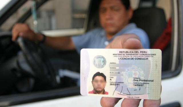 La licencia de conducir cuenta con una fecha de caducidad. Foto: La República