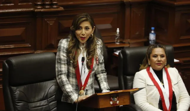Lady Camones reemplaza a María del Carmen Alva como presidenta del Congreso. Foto: Carlos Félix / La República