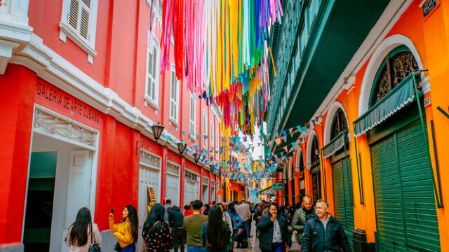 El Monumental Callao es uno de los atractivos turísticos más coloridos. Foto: Perú Travelw