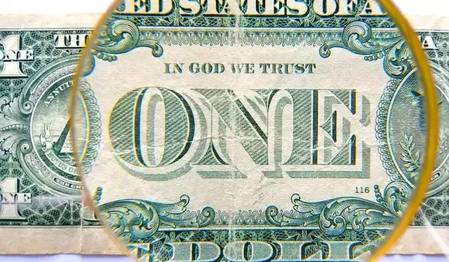 Los dólares llevan inscrita la frase 