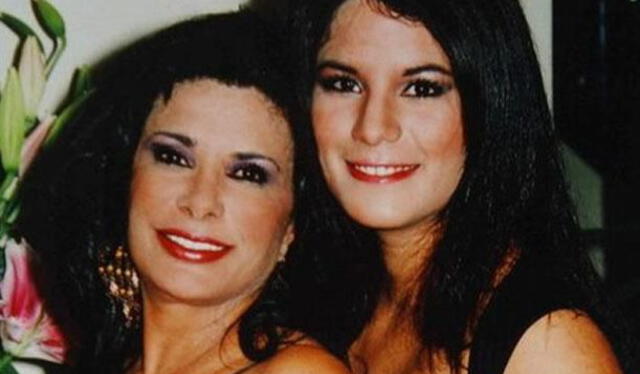 Myriam Fefer junto a su hija Eva Bracamonte.