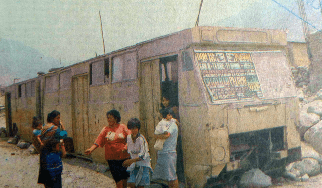Bus Ikarus usado como comedor popular en 1995. Foto: Retro Buses Perú